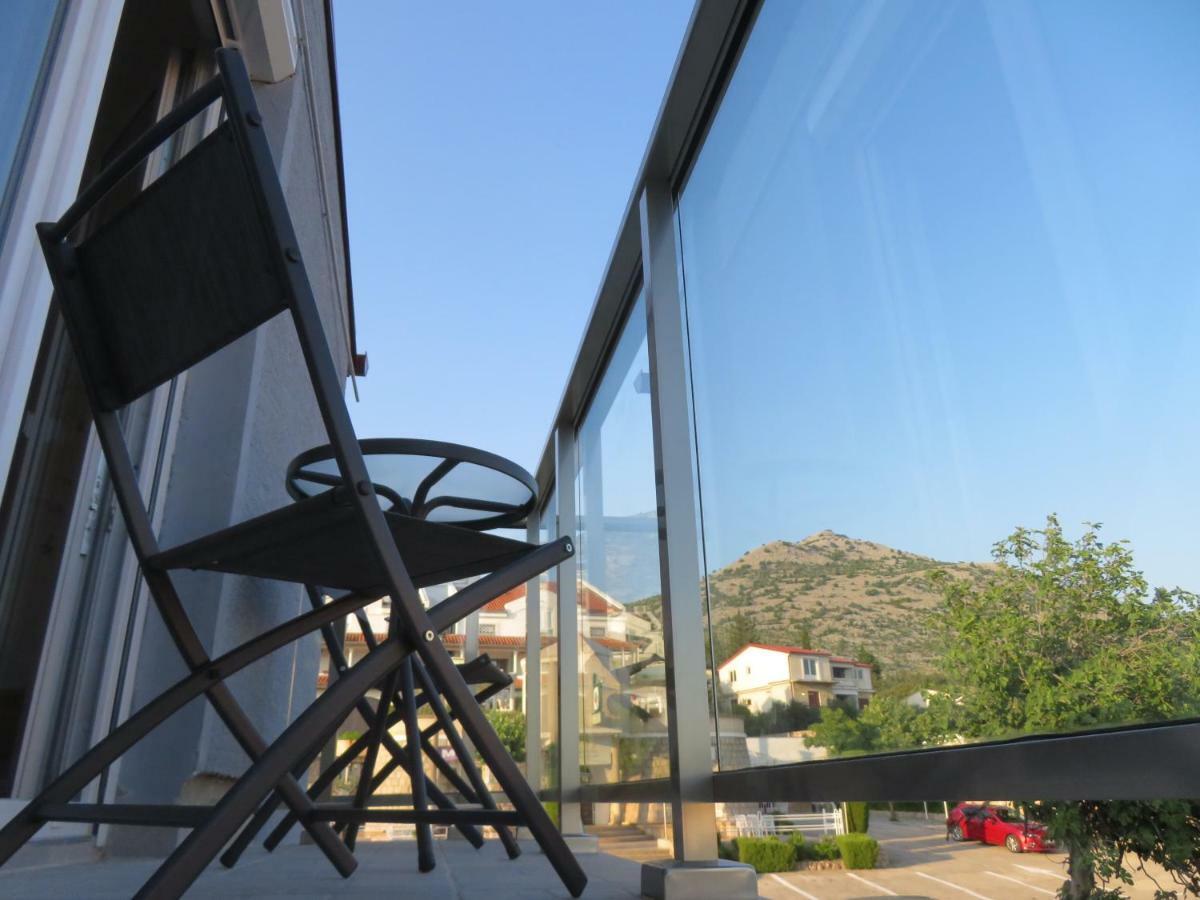 Hotel Vila Velvet à Starigrad Paklenica Extérieur photo